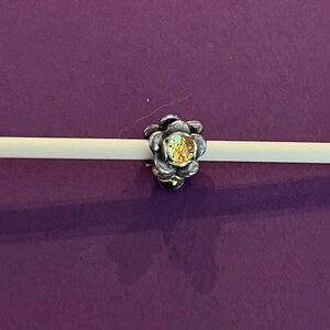 Trollbeads Retired Three Flowers bead. Retired in 2022. Item # TAGBE-00115.